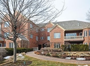 322 Regent Wood Rd, Northfield, IL 60093