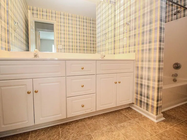 246 Farmington Dr W — Photo 44