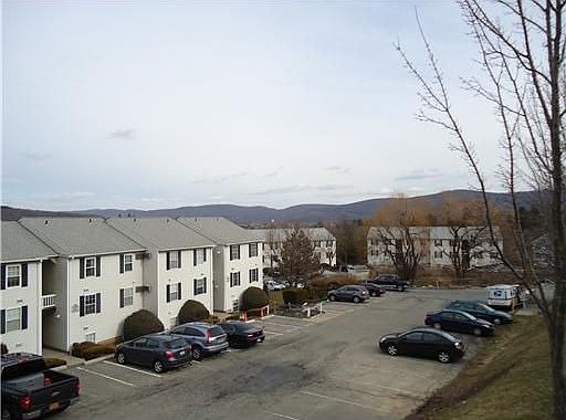 3rd image of 27 Lexington Hl Unit 2