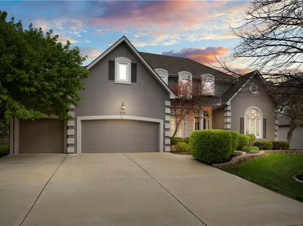 9118 W 145th Pl, Overland Park, KS 66221