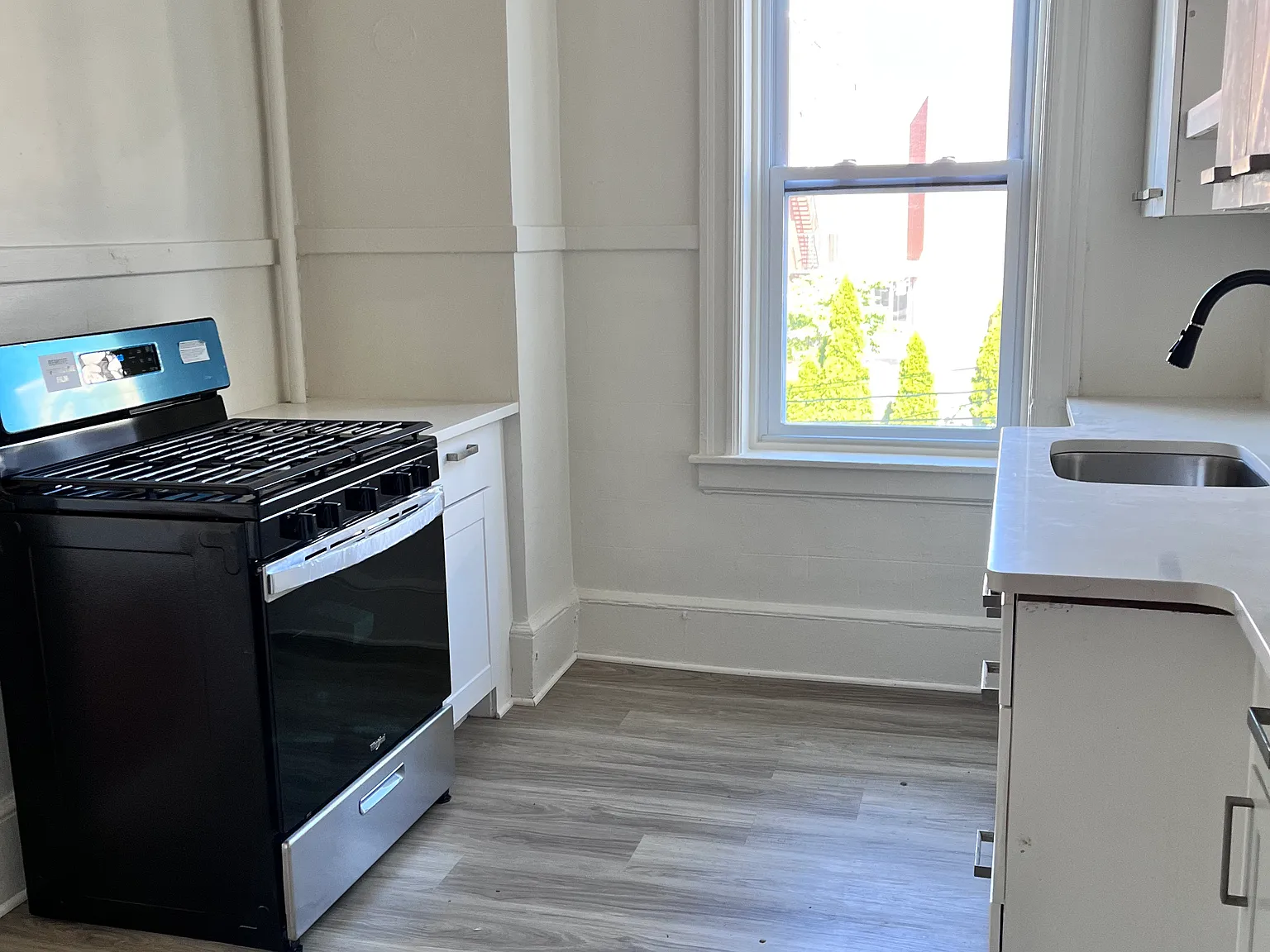 1 bed, $1,660 — Photo 3
