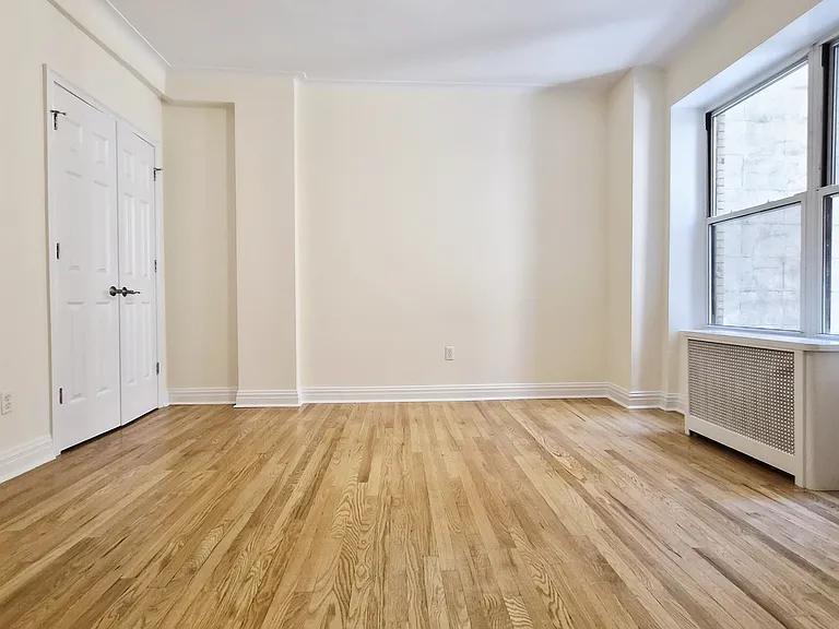 302 W 87th St #6 — Photo 4