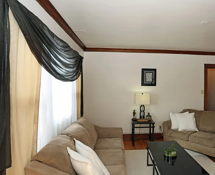 2 Bedroom (Livingroom)