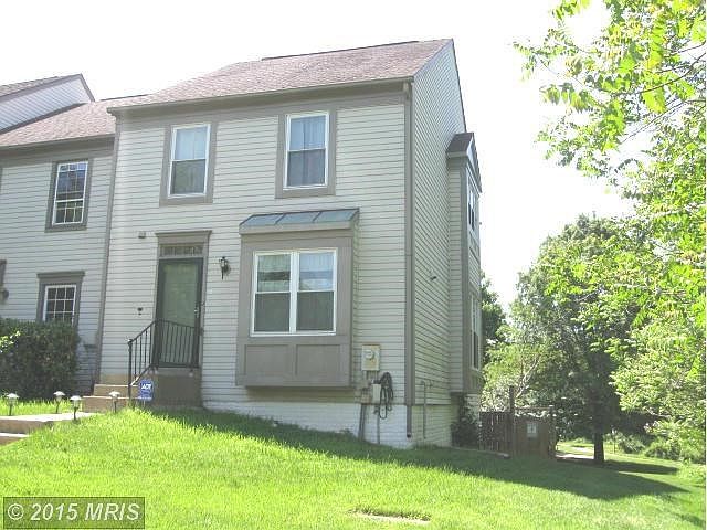 GREAT END UNIT NEXT TO WOODED OPEN SPACE