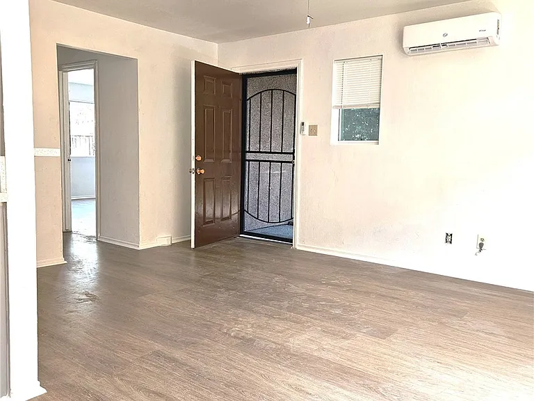 426 E Hullett St #A — Photo 7