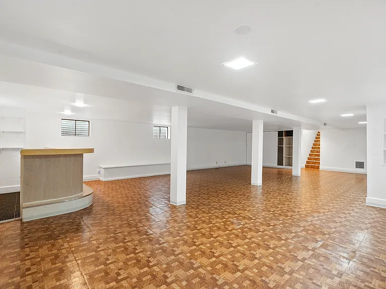 818 Leahy Cir — Photo 15