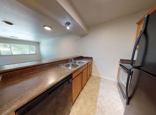 3220 C St #8, Redding, CA 96002
