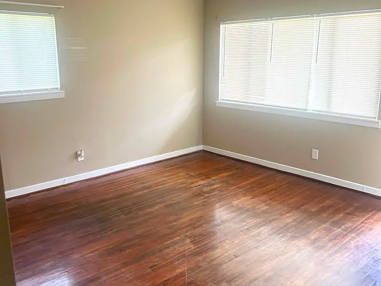 3724 Maple Ave SW — Photo 2