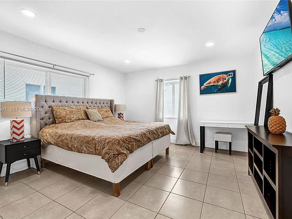 5th image of 326 SW 14th St #2