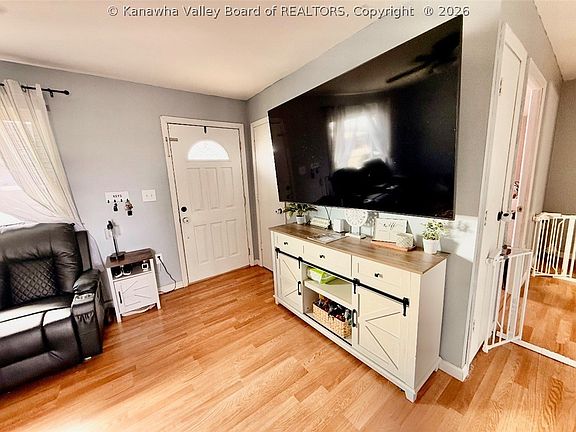 4th image of 1452 Clearview Heights Rd