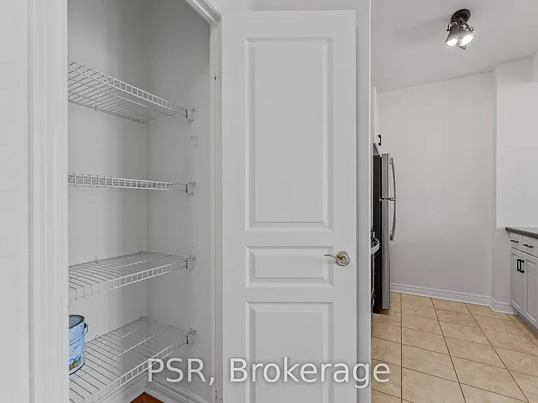 9 Boardwalk Dr #423 — Photo 11
