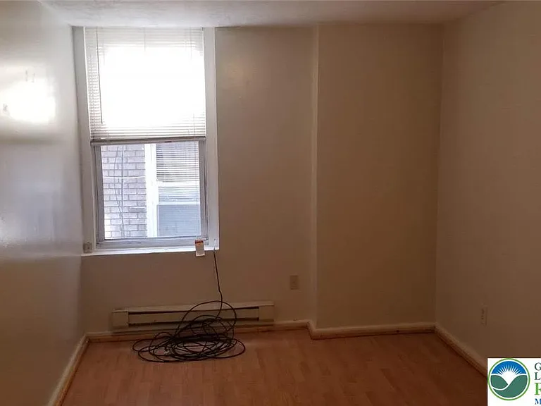 738 E 4th St #1 — Photo 11