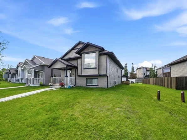628 NE Lancaster Dr, Red Deer, AB T4R 0H1
