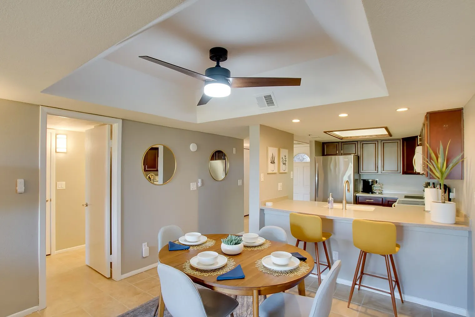 2 bed, 2.0 bath, 1097 sqft, $2,732 — Photo 3