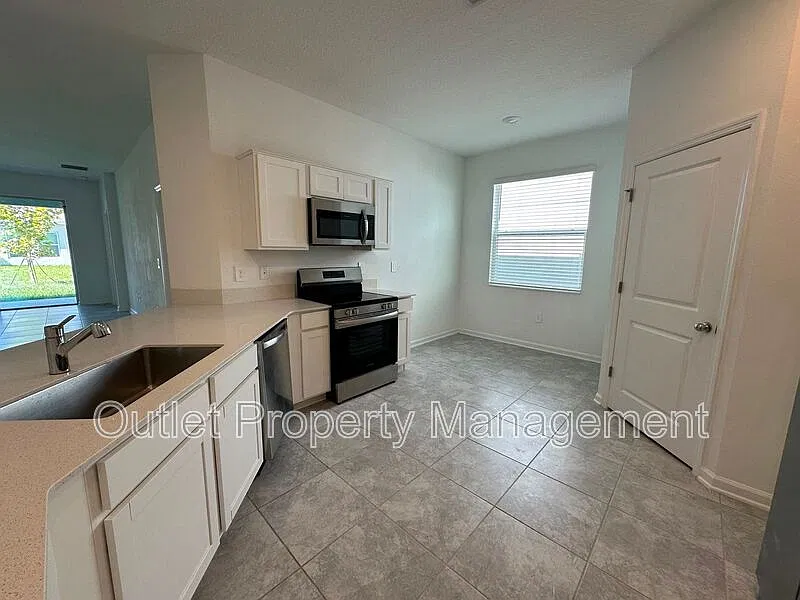 516 Reggie Rd — Photo 3