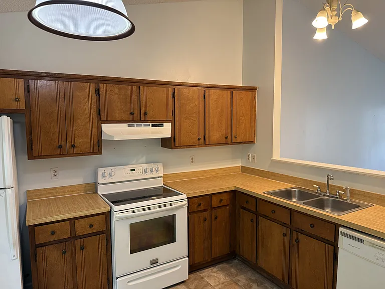 133 Twin Wood Dr #1 — Photo 3
