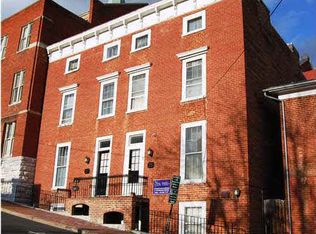 23 N New St, Staunton, VA 24401