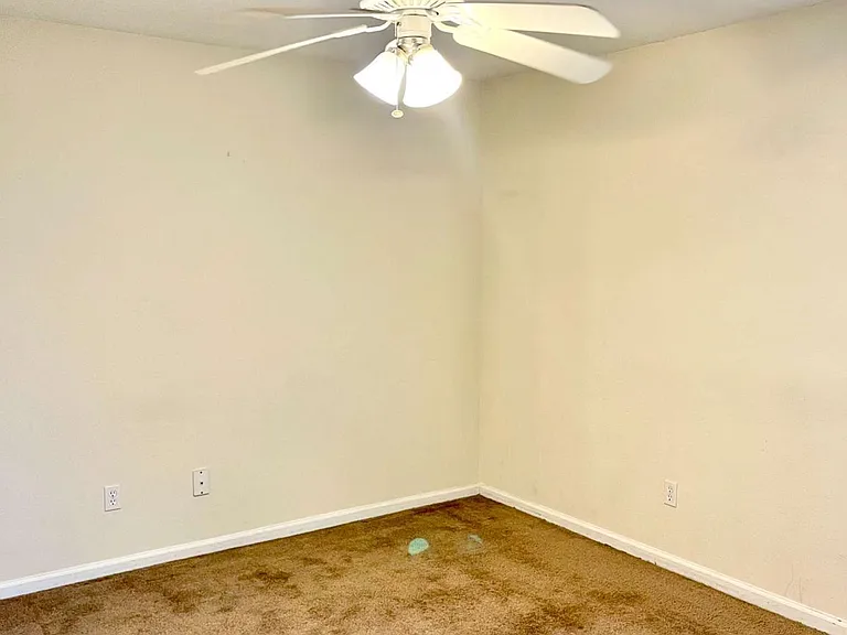 409 Lawnwood Ct — Photo 5
