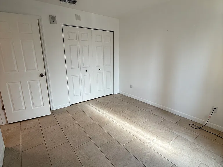 2254 Grenwich Ave #2254 — Photo 18