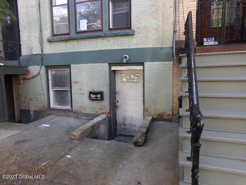4th image of 444 Clinton Avenue