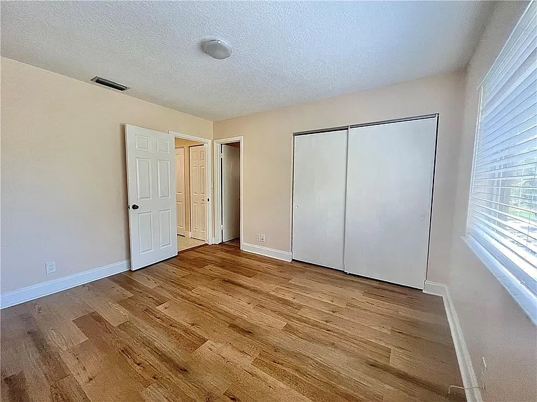 1343 Hampton Blvd — Photo 11