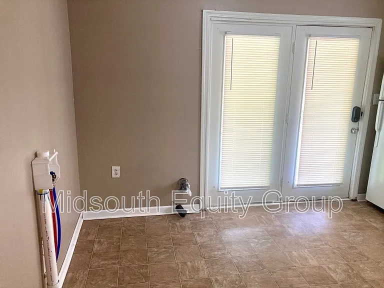 325 E Forest Ave — Photo 13
