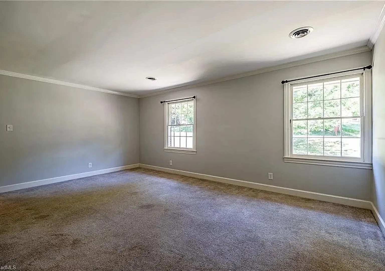 Room in 5 Bedroom Home at Kinnamon Rd — Photo 1