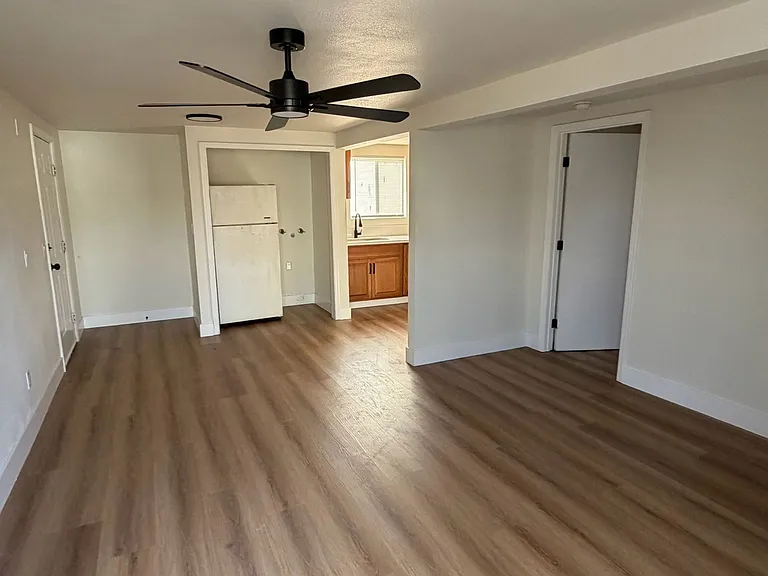 425 Center St — Photo 10