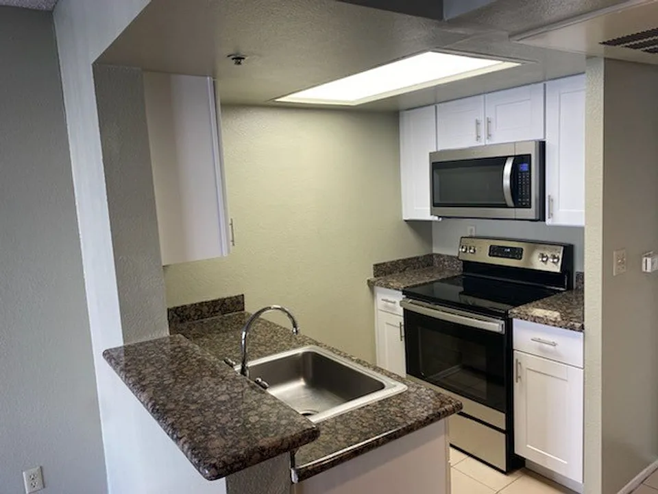 Russell Court Apartments
