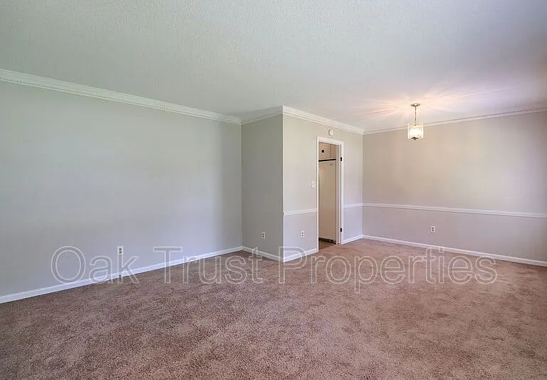 2395 Vistavia Rd — Photo 4