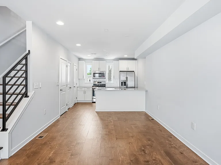 444 Kingsley St #444 — Photo 6