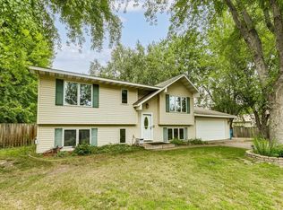 1101 Holly Ct E, Lino Lakes, MN 55038