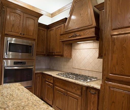 Beautiful woodwork above stove