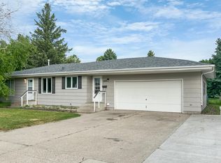 624 Stanford Rd, Grand Forks, ND 58203