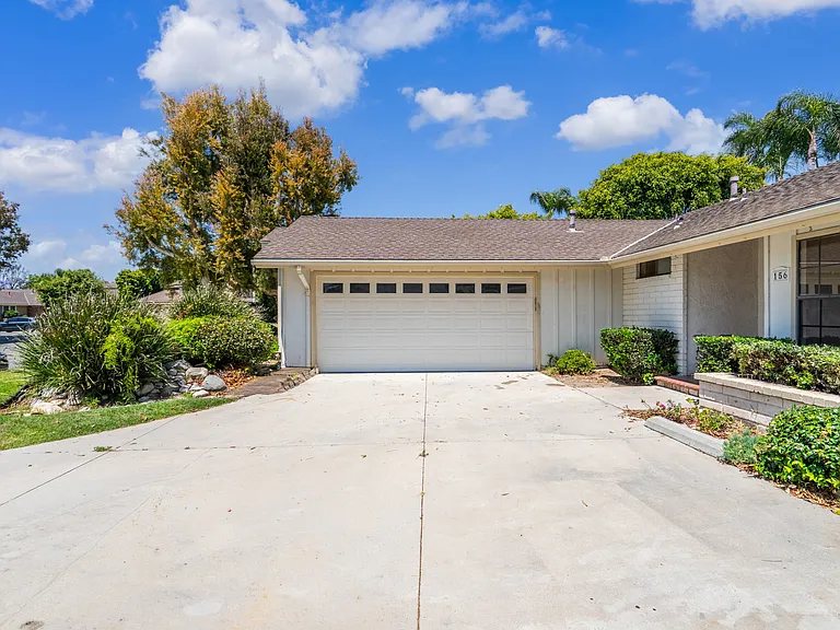 156 Appletree Ave — Photo 3