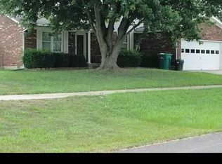 2016 S Woodland Dr, Radcliff, KY 40160