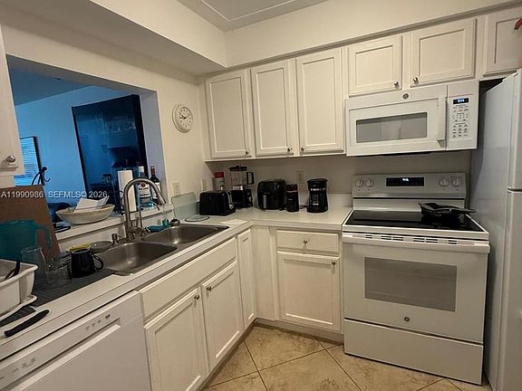 3rd image of 4025 N Federal Hwy APT 213B