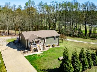 450 Lindsey Lake Rd, Travelers Rest, SC 29690