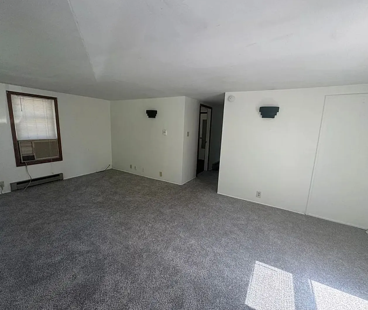 Home for Rent with 2 Bedrm and a Detached Garage — Photo 3