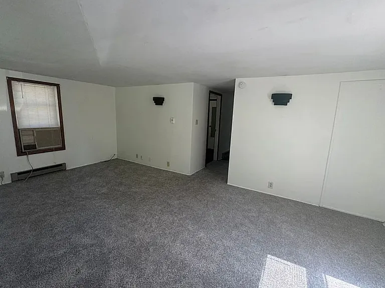 4629 S Selby St — Photo 3