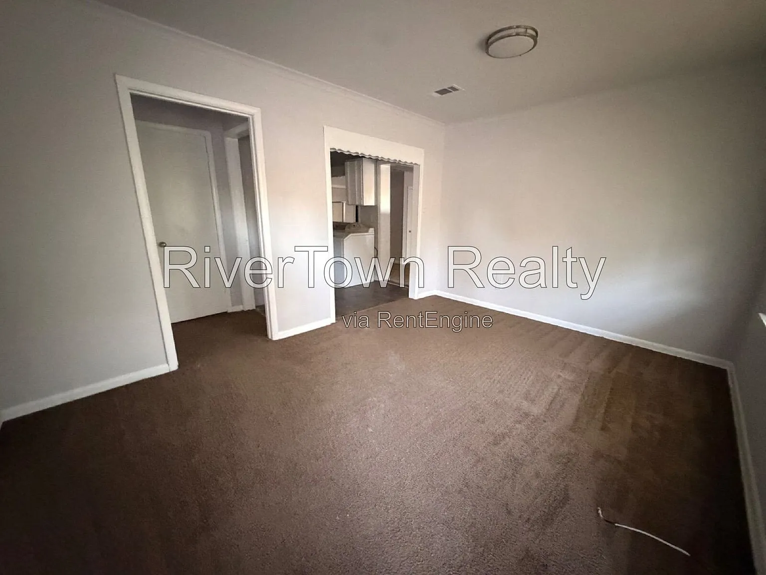 3 bed, 1.0 bath, 1152 sqft, $1,095 — Photo 2
