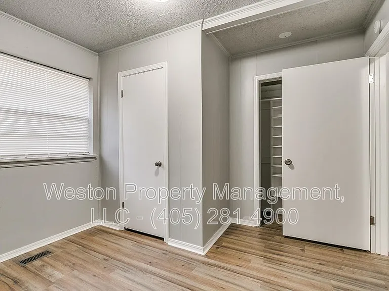 1011 Crown Dr — Photo 26