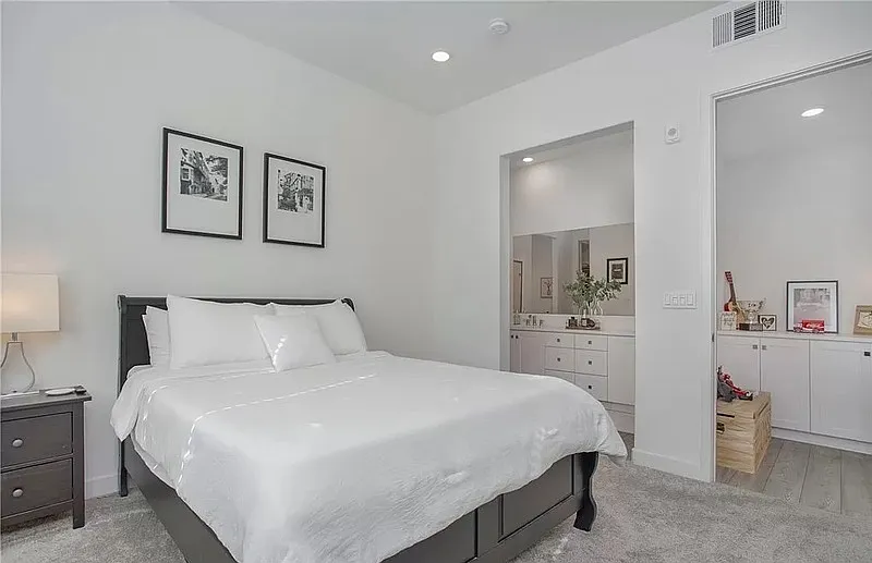 1 bed, 1.5 bath, 1223 sqft, $1,800 — Photo 2