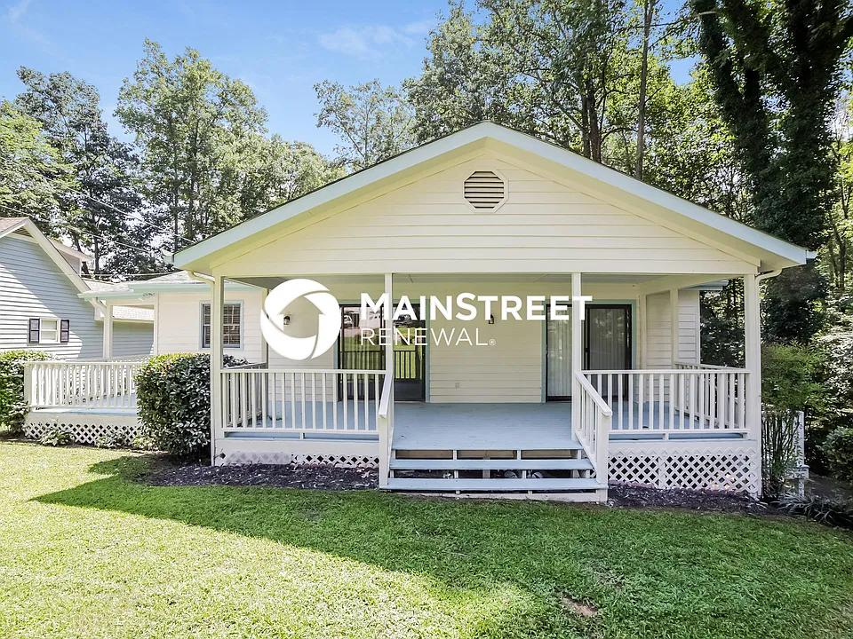 1825 Lakeside Trl