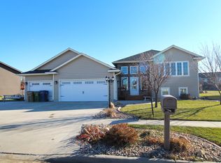 1254 Cherry Dr, Watertown, SD 57201