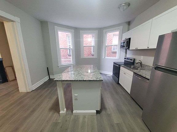 3rd image of 2209 Barton Ave #1