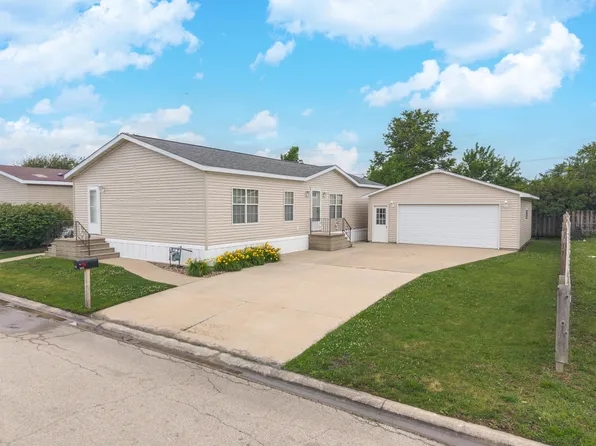 501 Michael Dr, Chenoa, IL 61726