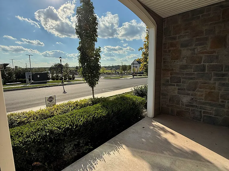 1 Bed, 1 Bath - 1,050 sqft