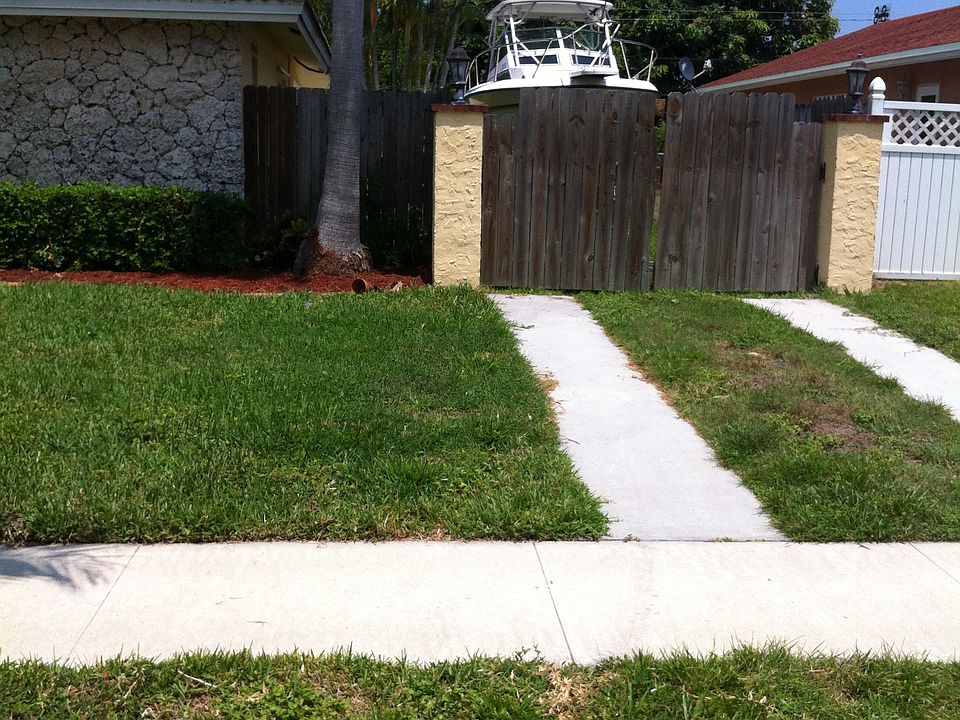 2nd image of 125 Winged Foot Ln E