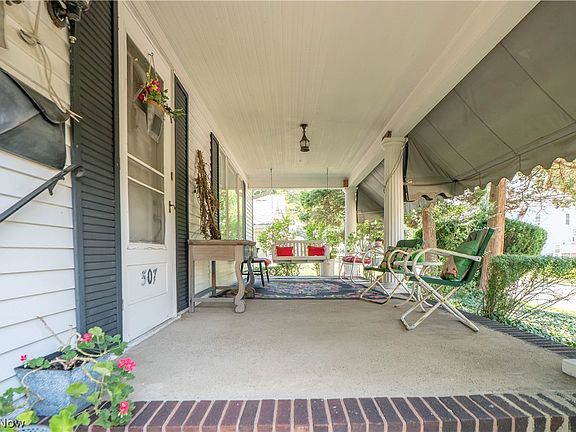 3rd image of 507 W Maple St